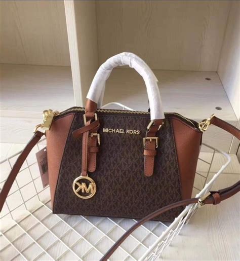 borsa michael kors ciara|Ciara Medium Signature Logo Messenger Bag .